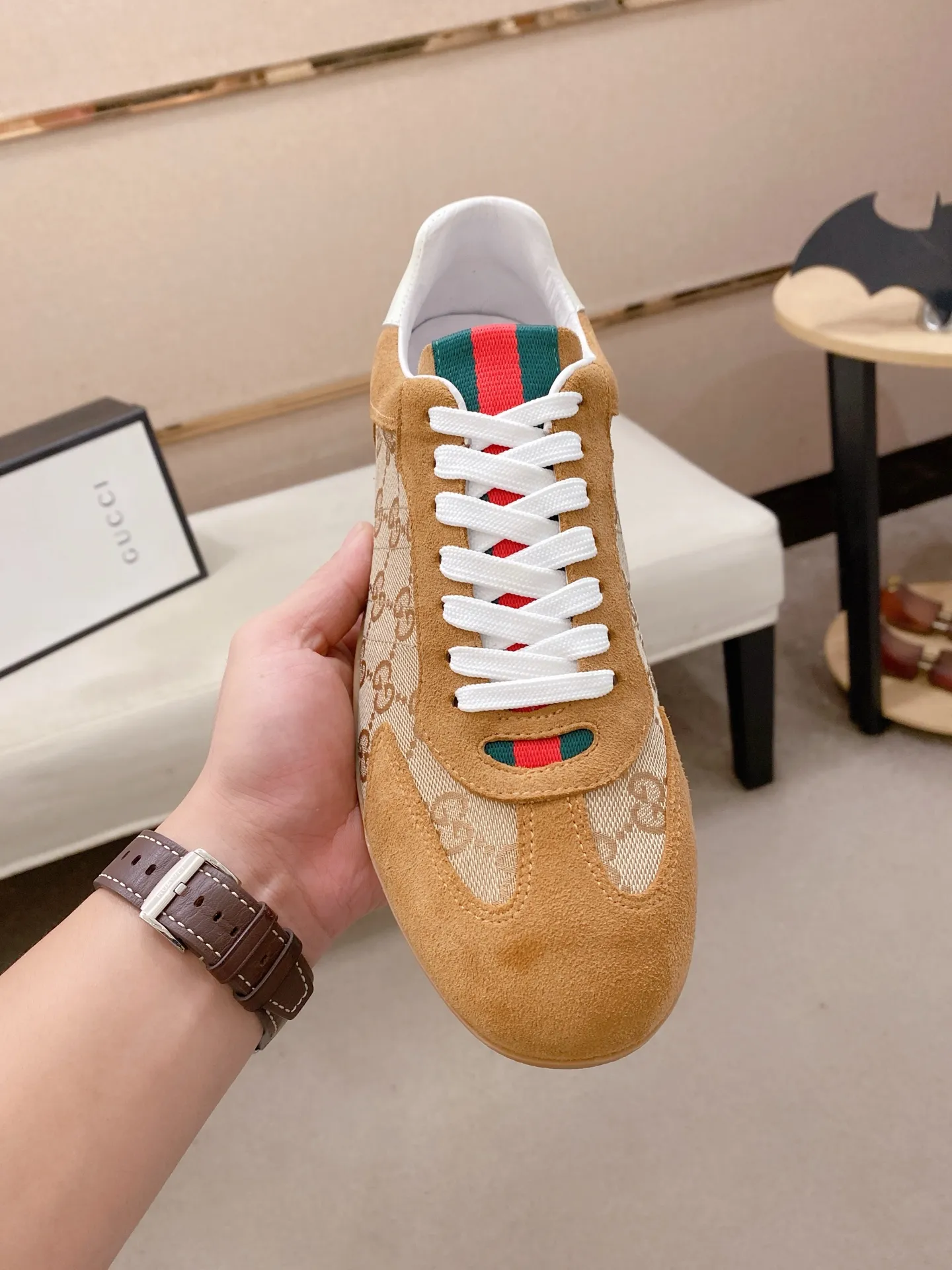 Men's shoes 💰 462💰The new GUCCI (Gucci) counters are launched simultaneously. The new men's shoes, 😘fabrics are selected from imported cowhide, and the lining is sheepskin lining. 👍🏿 High-end ☄️ air-cushion molded anti-slip rubber outsole, exquisite lines, simple and elegant, comfortable and high-end for leisure travel. Code number: 38 to 44 (45 can be customized and cannot be returned or exchanged)
